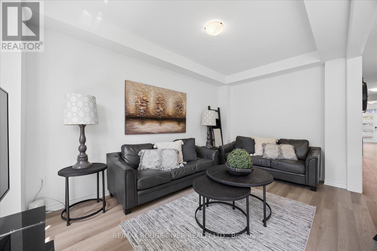 3058 Sideline 16, Pickering, ON - Indoor Photo Showing Living Room