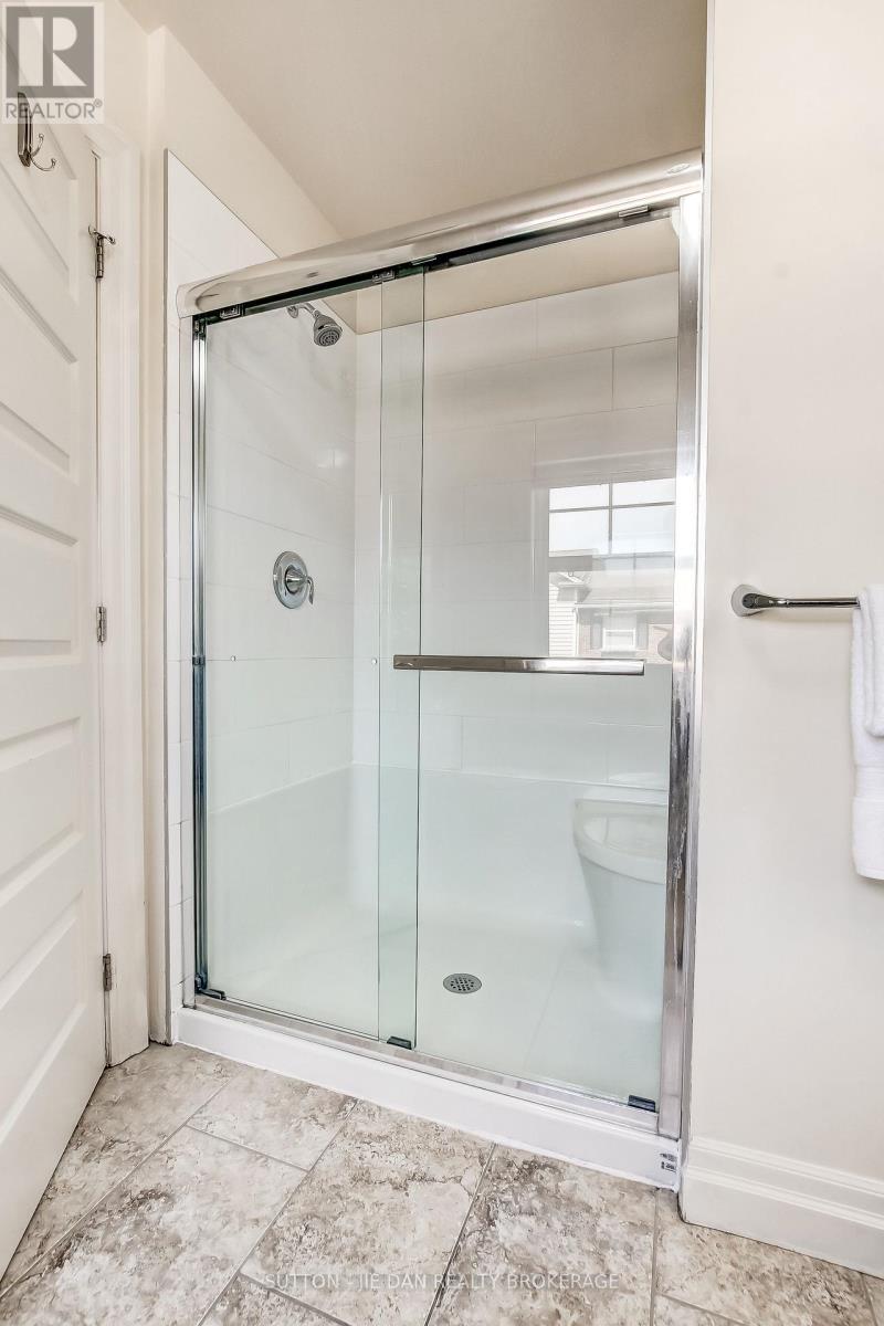 9 - 1850 Beaverbrook Avenue, London North (North M), ON - Indoor Photo Showing Bathroom