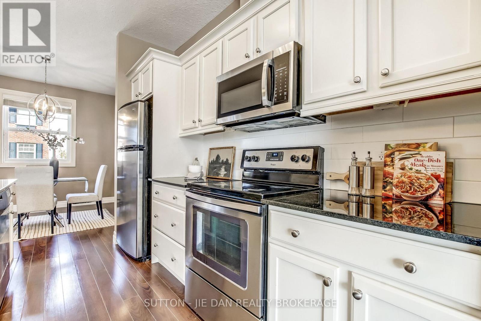 9 - 1850 Beaverbrook Avenue, London North (North M), ON - Indoor Photo Showing Kitchen With Upgraded Kitchen