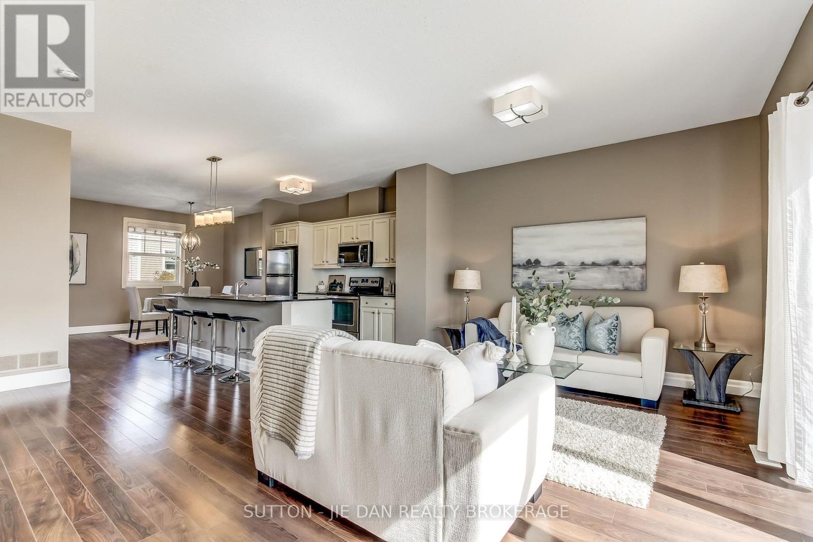 9 - 1850 Beaverbrook Avenue, London North (North M), ON - Indoor Photo Showing Living Room