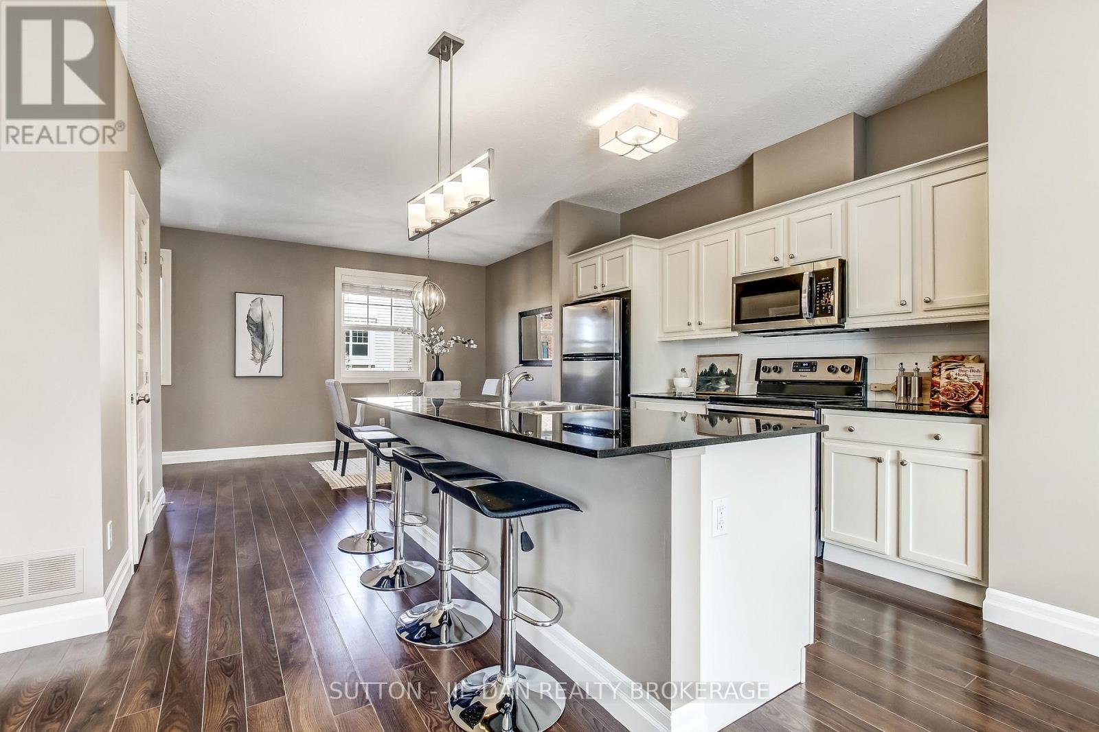 9 - 1850 Beaverbrook Avenue, London North (North M), ON - Indoor Photo Showing Kitchen With Upgraded Kitchen
