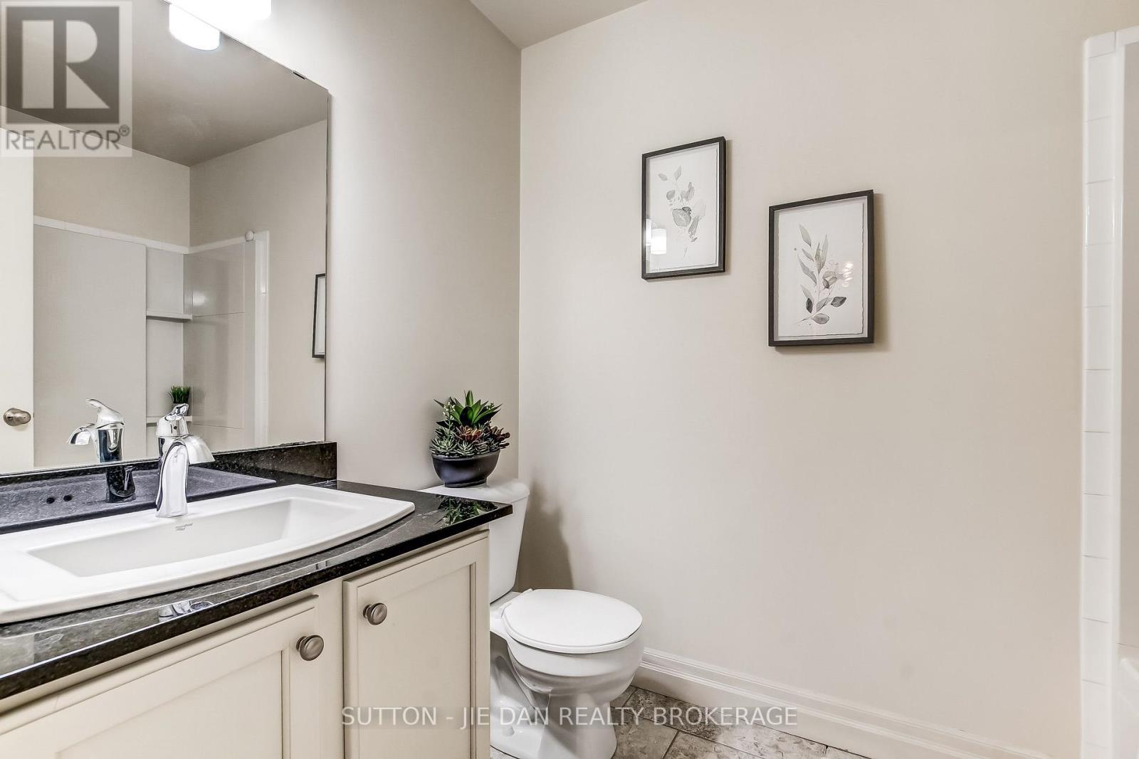 9 - 1850 Beaverbrook Avenue, London North (North M), ON - Indoor Photo Showing Bathroom