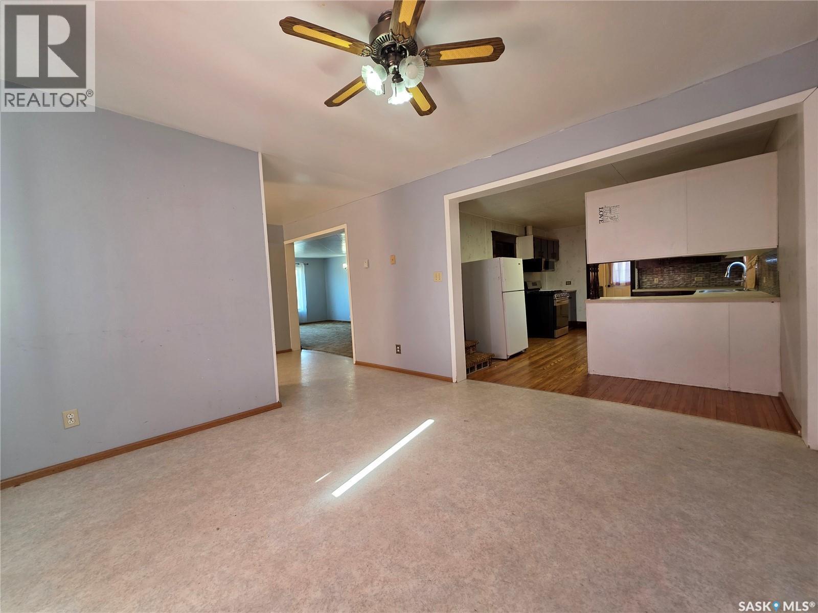 111 Warwick Street, Neville, SK - Indoor Photo Showing Other Room