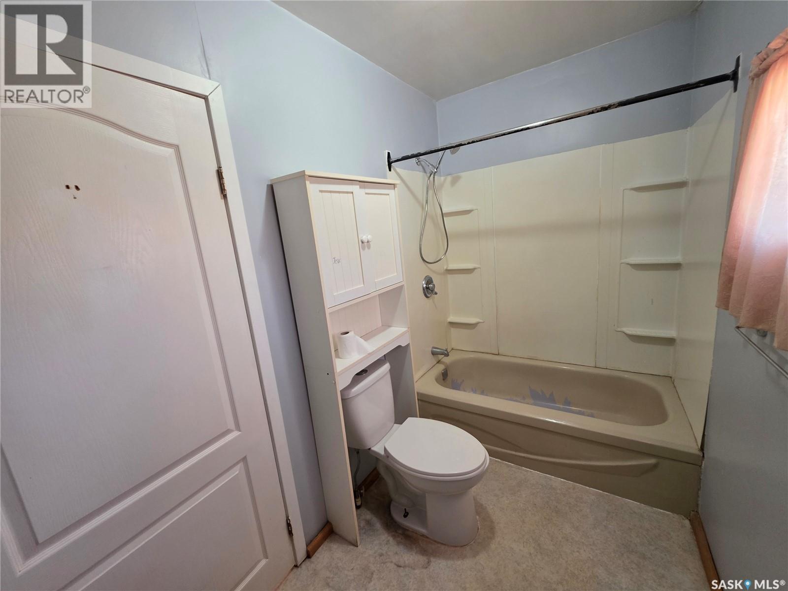 111 Warwick Street, Neville, SK - Indoor Photo Showing Bathroom