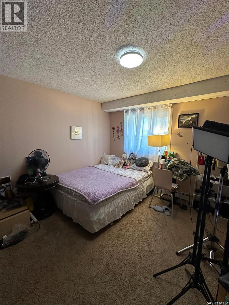 904 405 5Th Avenue N, Saskatoon, SK - Indoor Photo Showing Bedroom