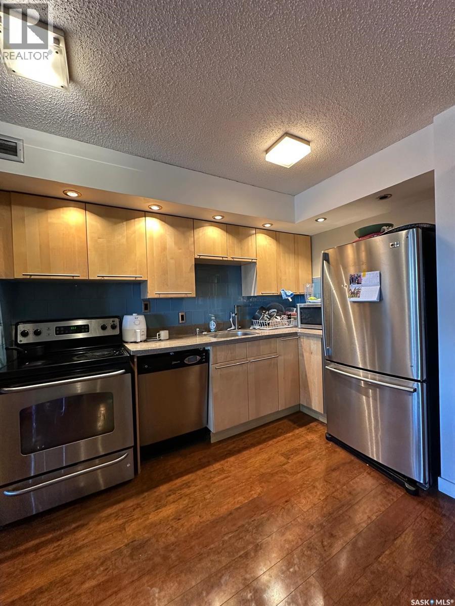 904 405 5Th Avenue N, Saskatoon, SK - Indoor Photo Showing Kitchen