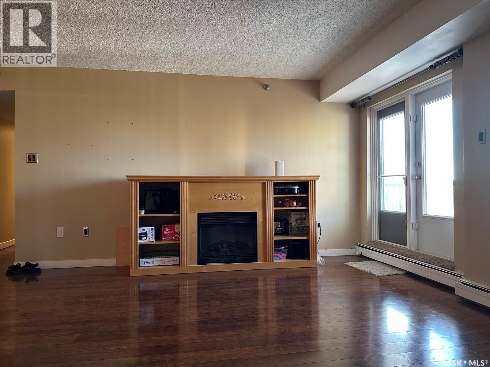 904 405 5Th Avenue N, Saskatoon, SK - Indoor Photo Showing Other Room With Fireplace