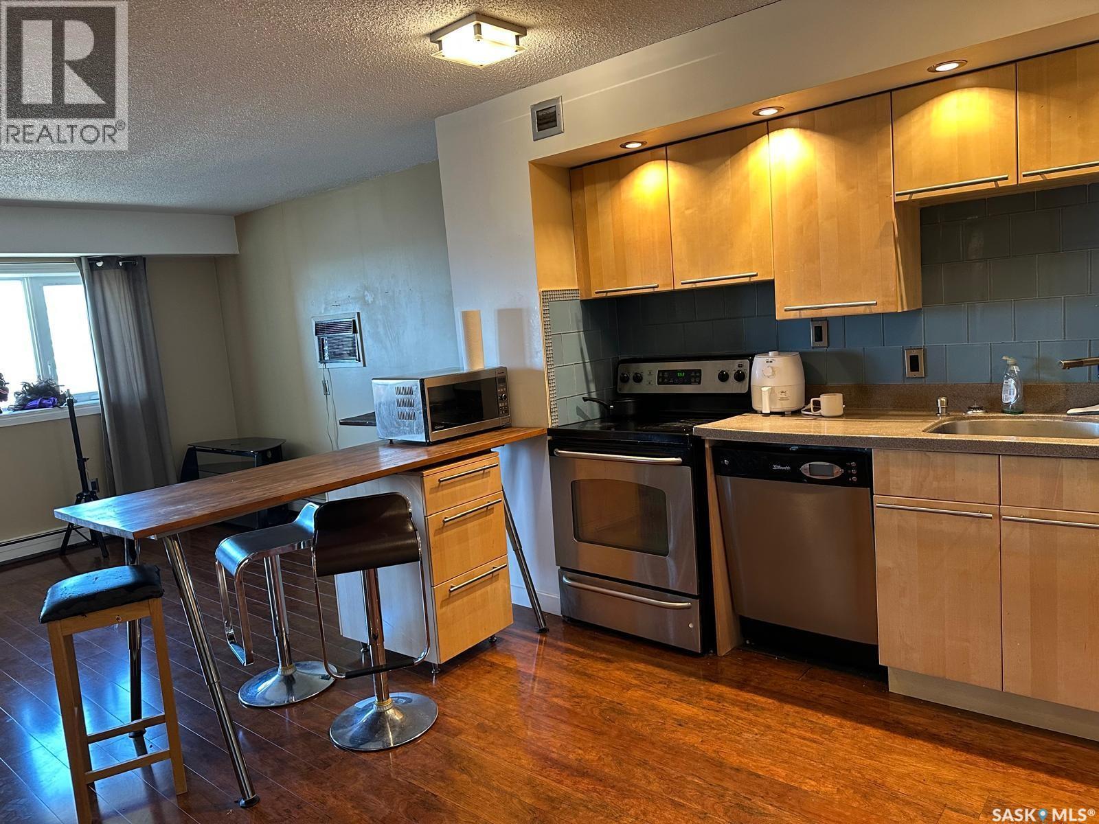 904 405 5Th Avenue N, Saskatoon, SK - Indoor Photo Showing Kitchen