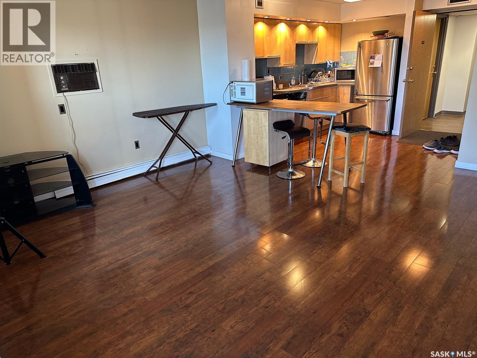 904 405 5Th Avenue N, Saskatoon, SK - Indoor Photo Showing Kitchen