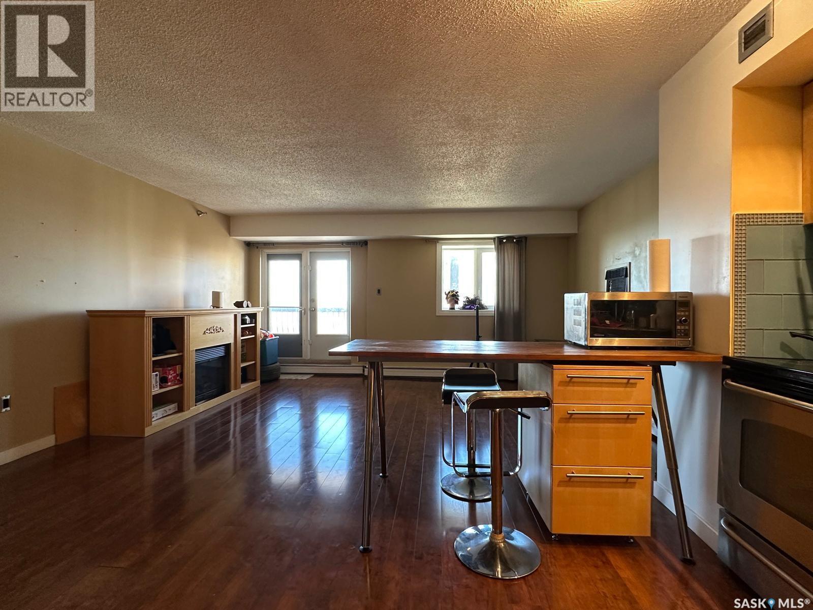 904 405 5Th Avenue N, Saskatoon, SK - Indoor Photo Showing Kitchen