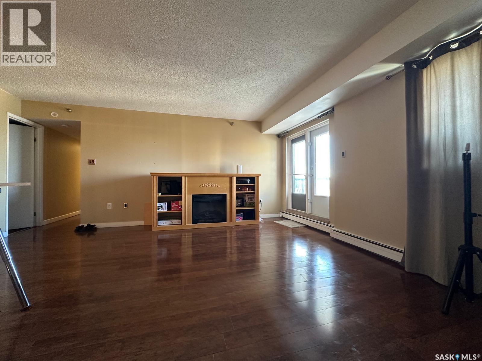 904 405 5Th Avenue N, Saskatoon, SK - Indoor With Fireplace