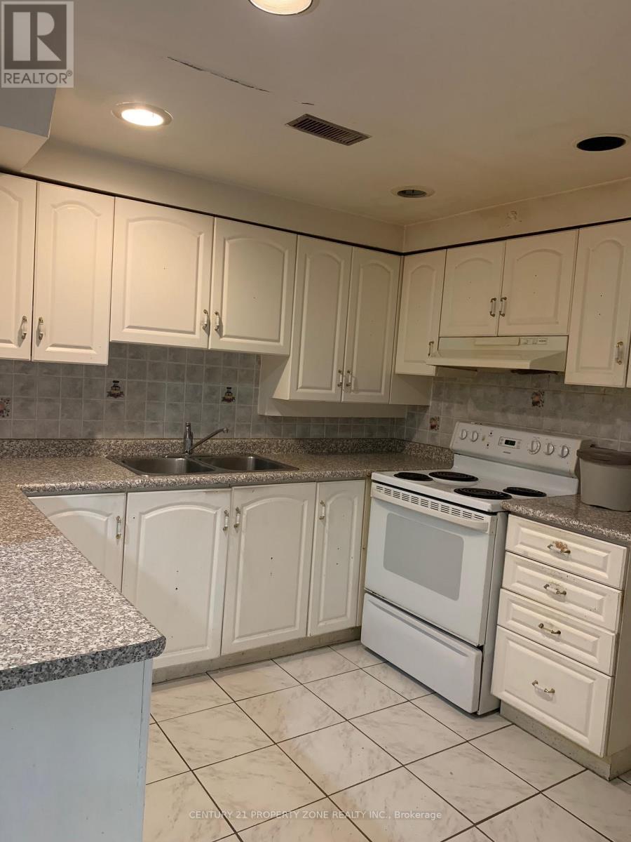 6079 Tillsdown Drive, Mississauga, ON - Indoor Photo Showing Kitchen With Double Sink