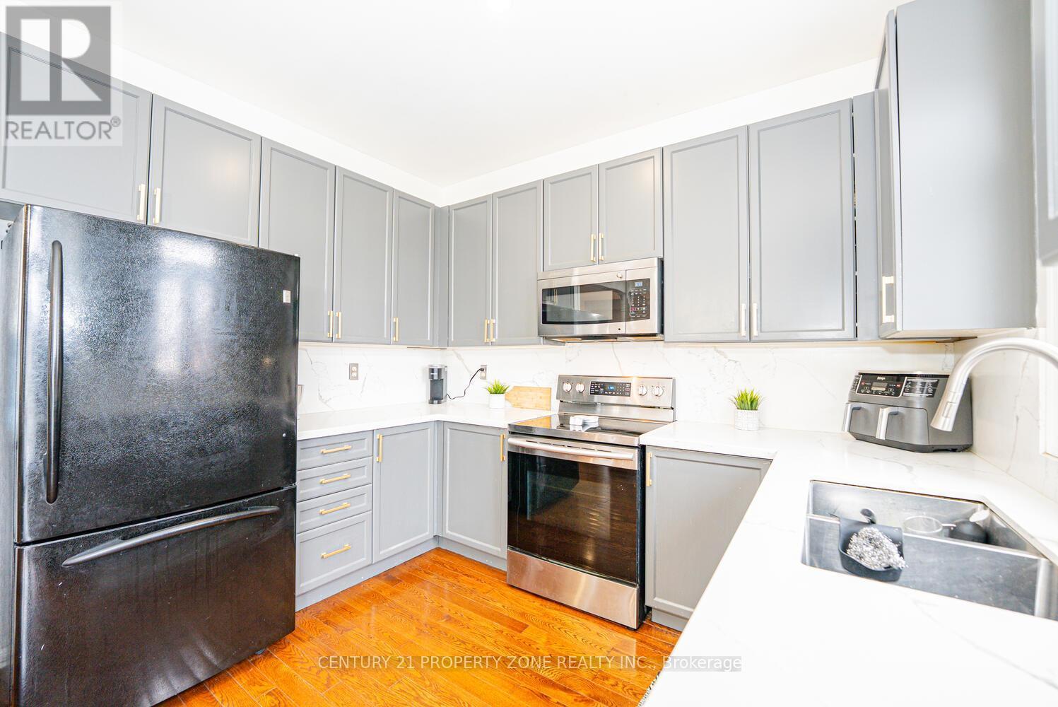 804 Ormond Drive, Oshawa, ON - Indoor Photo Showing Kitchen
