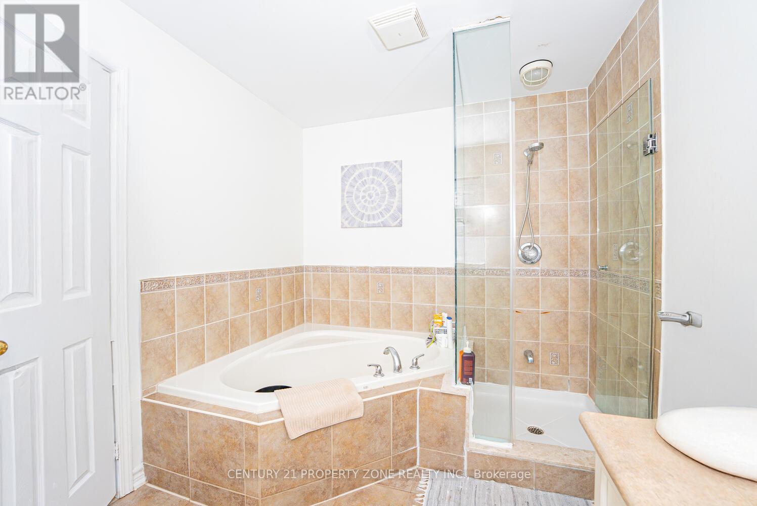 804 Ormond Drive, Oshawa, ON - Indoor Photo Showing Bathroom