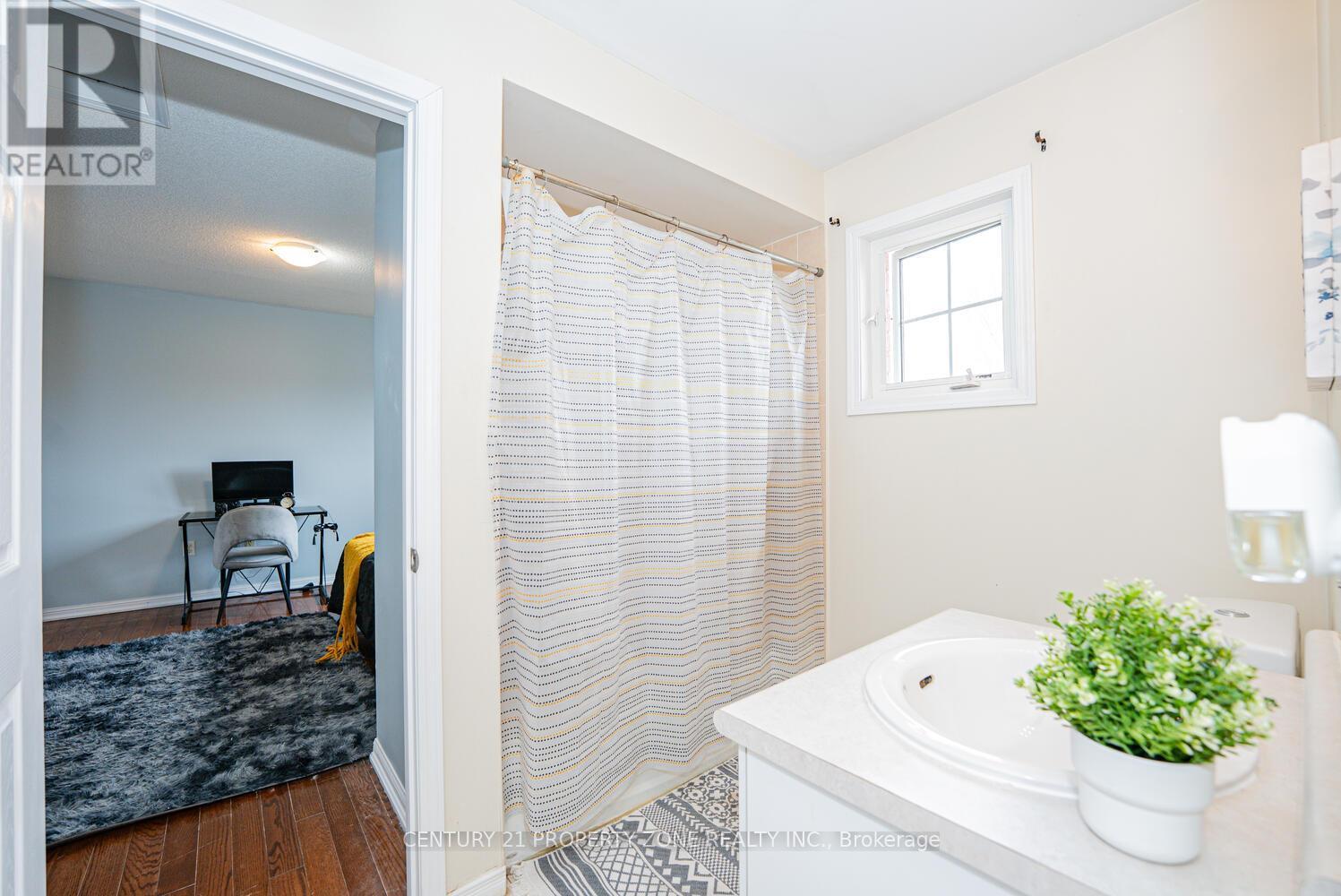804 Ormond Drive, Oshawa, ON - Indoor Photo Showing Bathroom