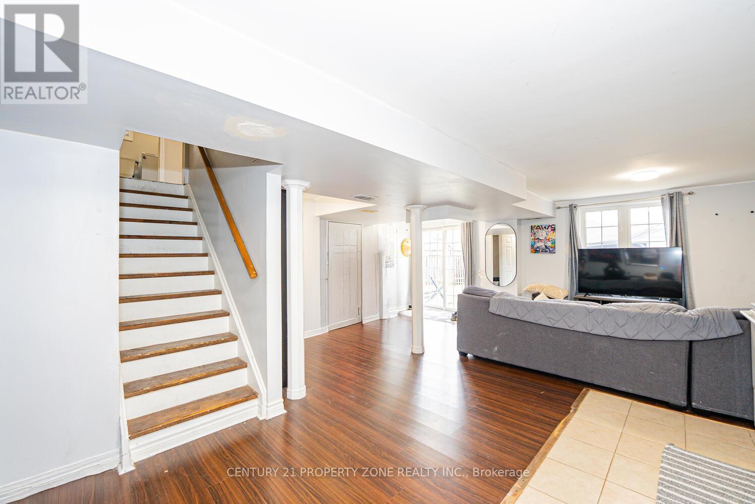804 Ormond Drive, Oshawa, ON - Indoor Photo Showing Living Room