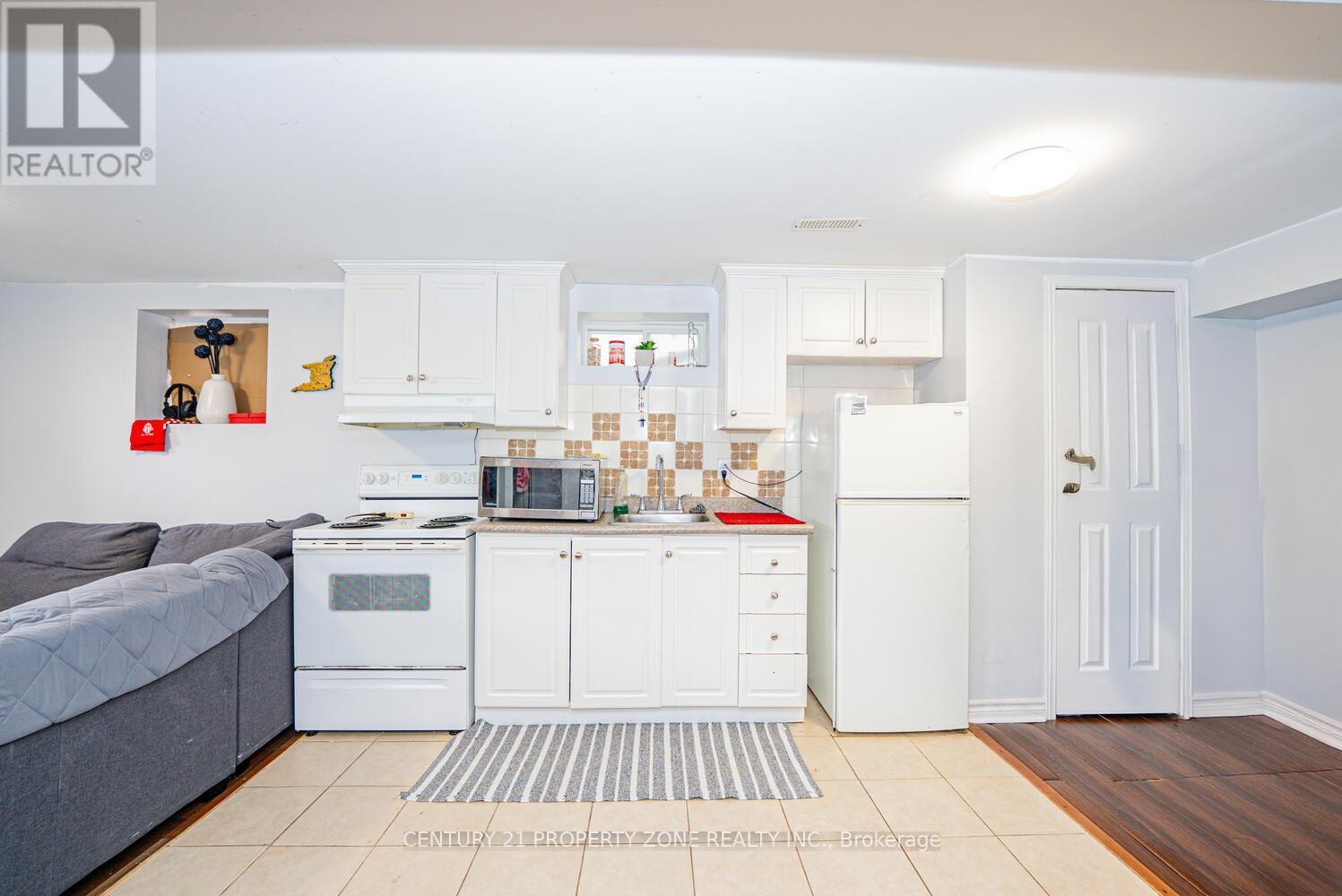 804 Ormond Drive, Oshawa, ON - Indoor Photo Showing Kitchen