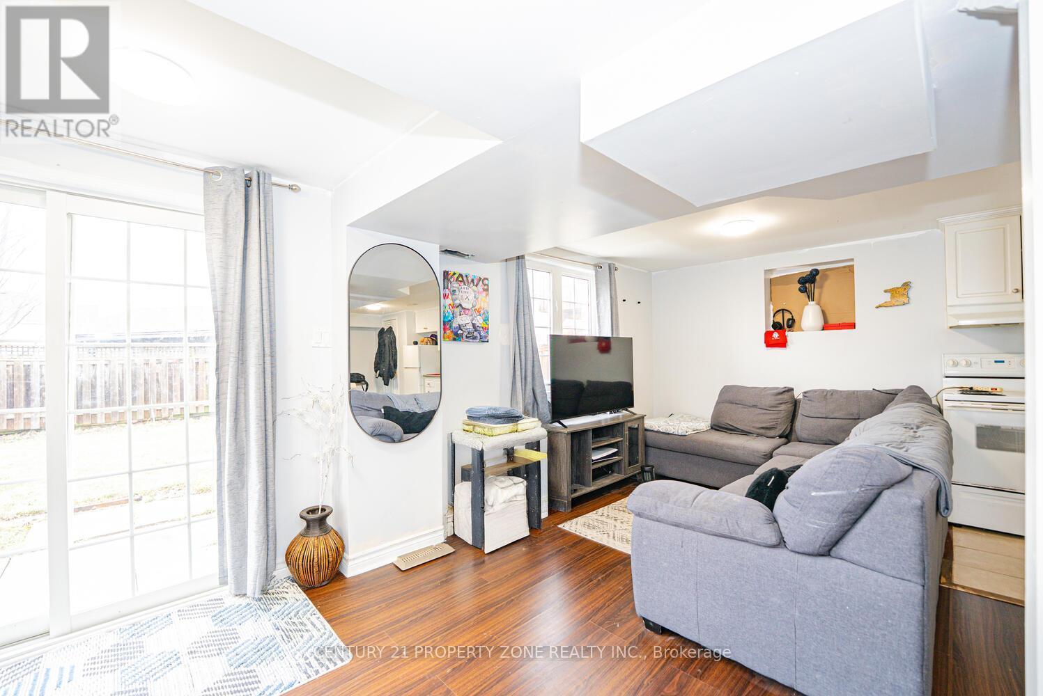 804 Ormond Drive, Oshawa, ON - Indoor Photo Showing Living Room