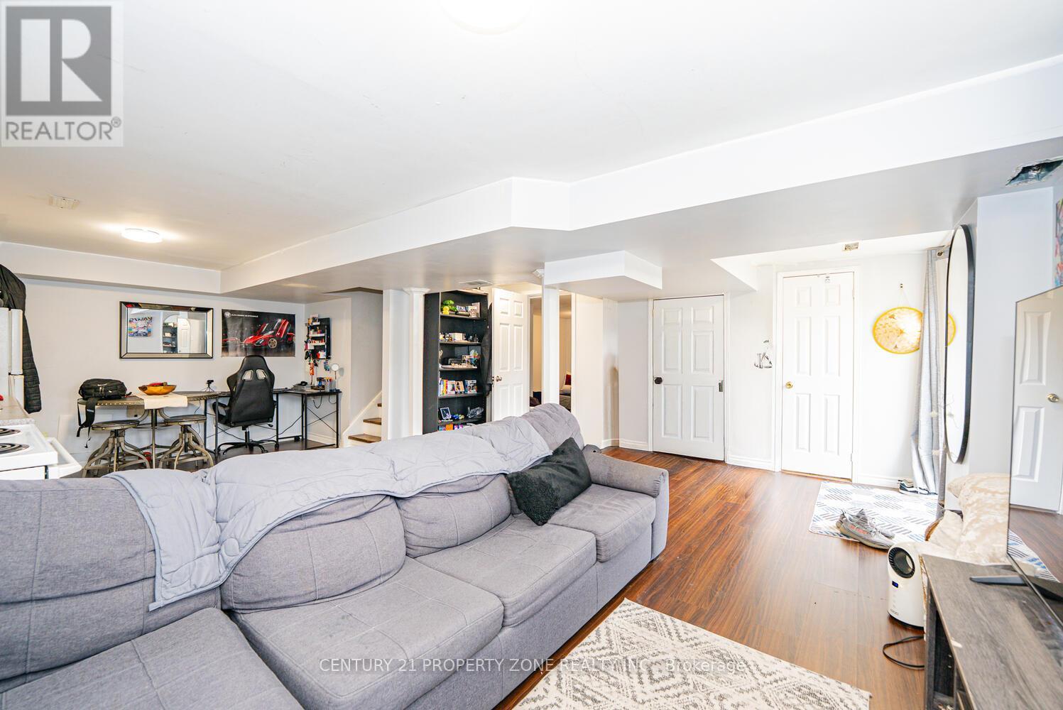 804 Ormond Drive, Oshawa, ON - Indoor Photo Showing Living Room