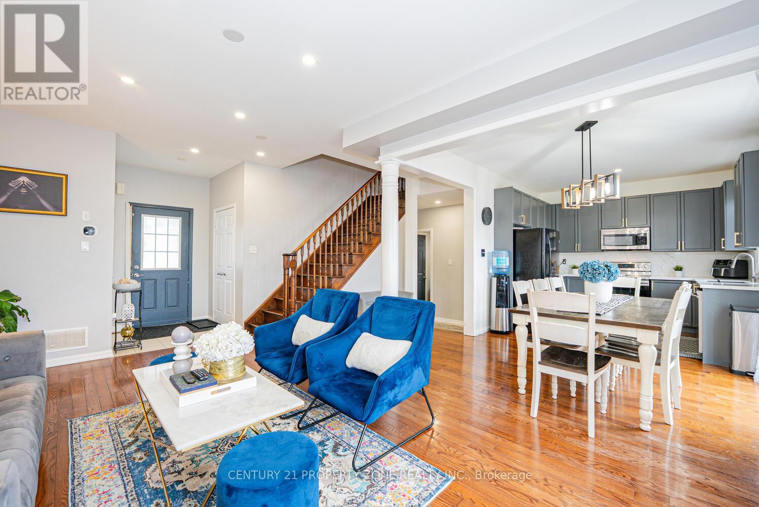804 Ormond Drive, Oshawa, ON - Indoor Photo Showing Living Room