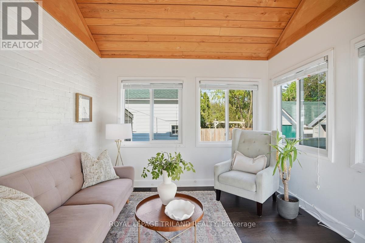 574 Princess Avenue, London East (East F), ON - Indoor Photo Showing Living Room