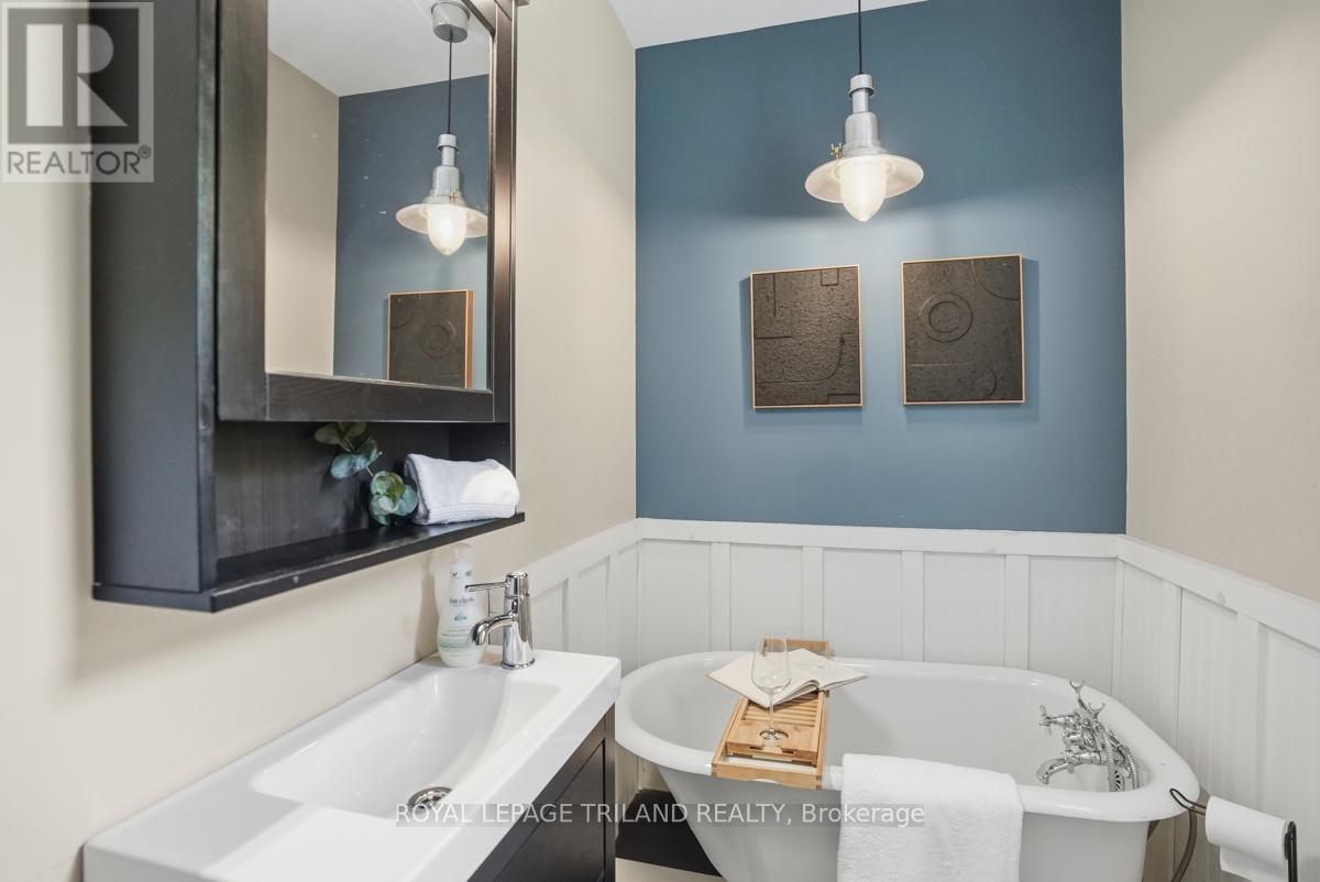 574 Princess Avenue, London East (East F), ON - Indoor Photo Showing Bathroom