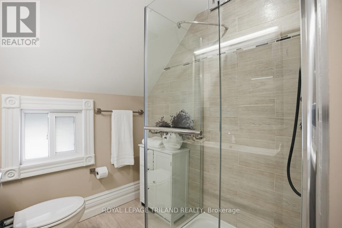 574 Princess Avenue, London East (East F), ON - Indoor Photo Showing Bathroom