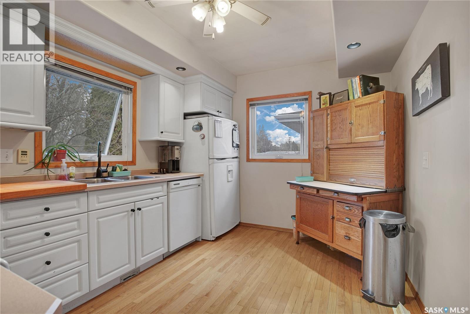 635 4Th Street E, Saskatoon, SK - Indoor Photo Showing Kitchen