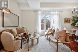 32 - 88 CARR STREET Toronto, ON M5T 1B7