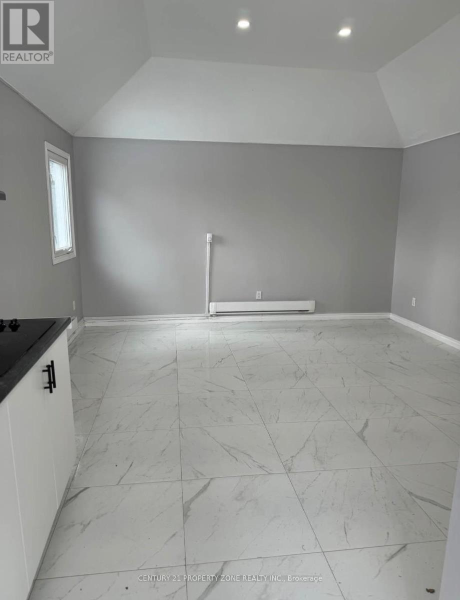 Studio - 477 Melvin Avenue, Hamilton, ON - Indoor