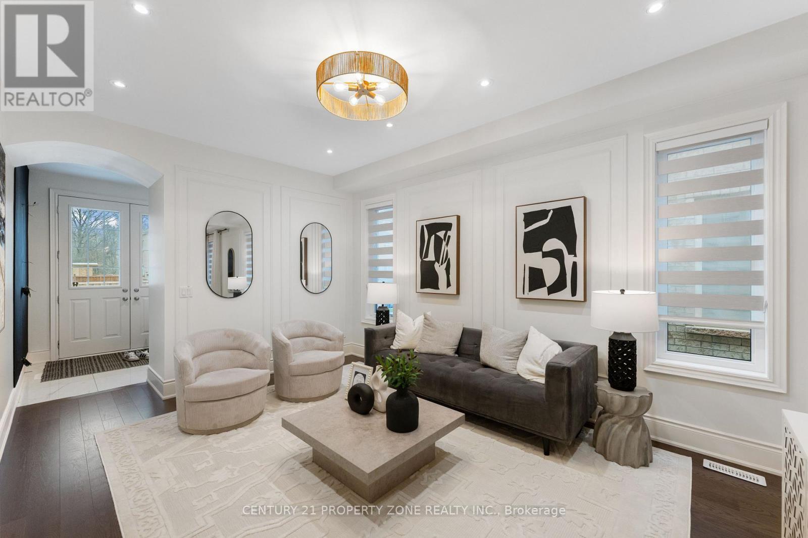 104 Clockwork Drive, Brampton, ON - Indoor Photo Showing Living Room