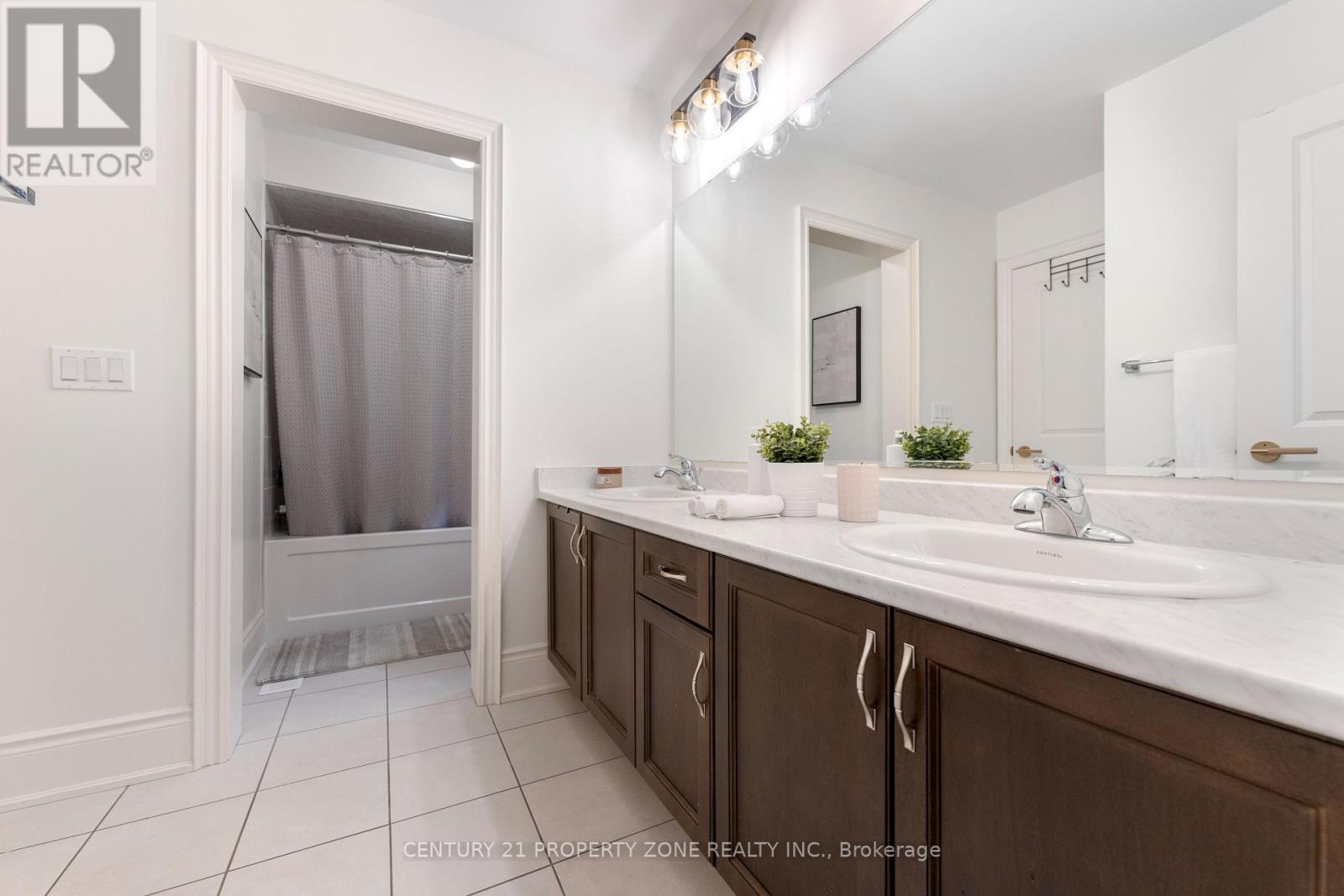 104 Clockwork Drive, Brampton, ON - Indoor Photo Showing Bathroom