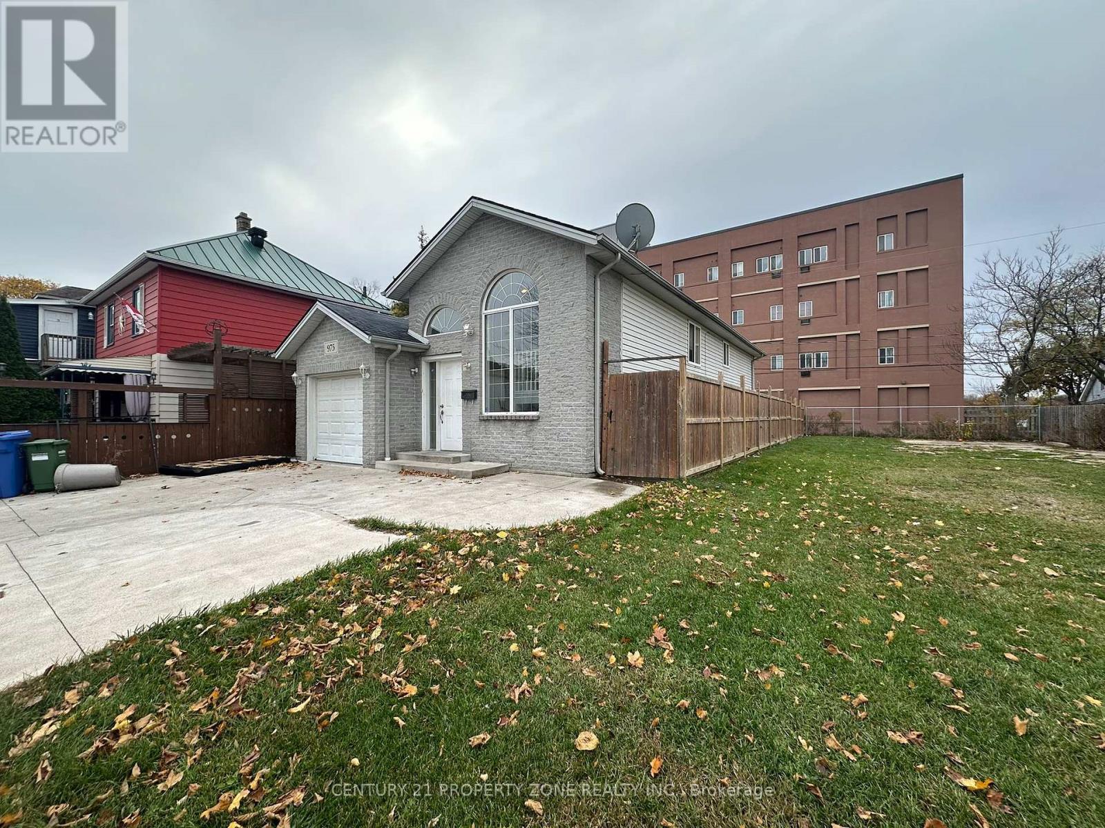 975 Albert Road, Windsor, ON - Outdoor