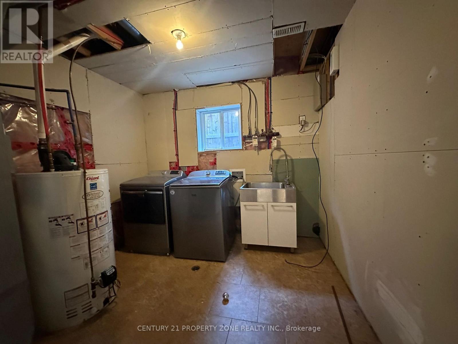 975 Albert Road, Windsor, ON - Indoor