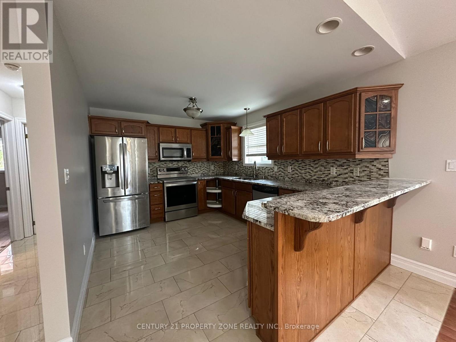 975 Albert Road, Windsor, ON - Indoor Photo Showing Kitchen