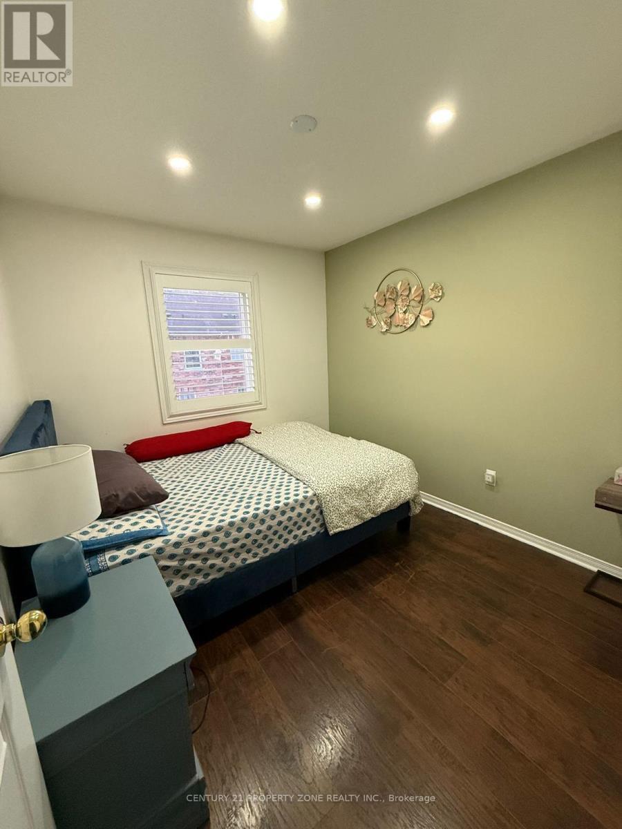 321 Aspendale Crescent, Mississauga, ON - Indoor Photo Showing Bedroom