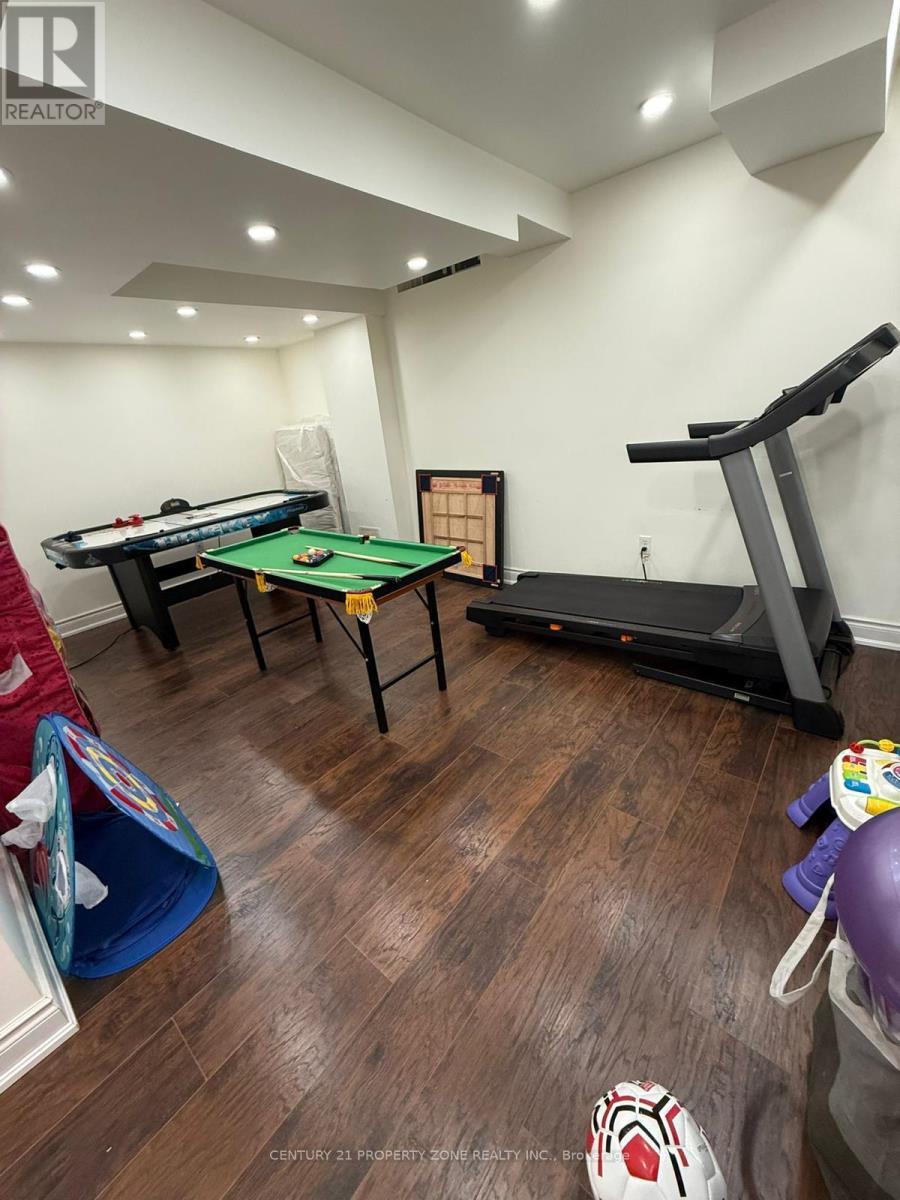 321 Aspendale Crescent, Mississauga, ON - Indoor Photo Showing Gym Room