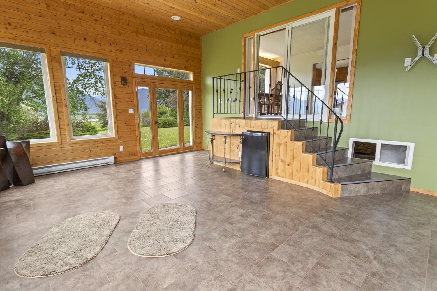 425 Ash Road, Creston, BC - Indoor Photo Showing Other Room