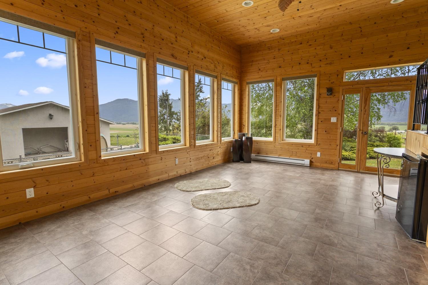 425 Ash Road, Creston, BC - Indoor Photo Showing Other Room