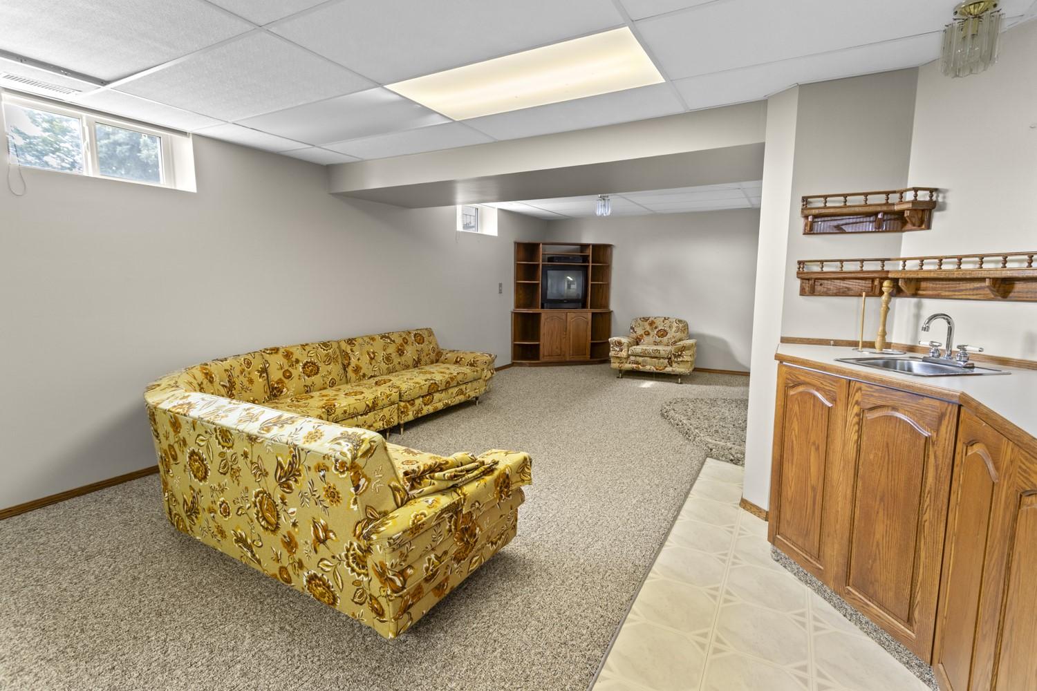 425 Ash Road, Creston, BC - Indoor Photo Showing Basement