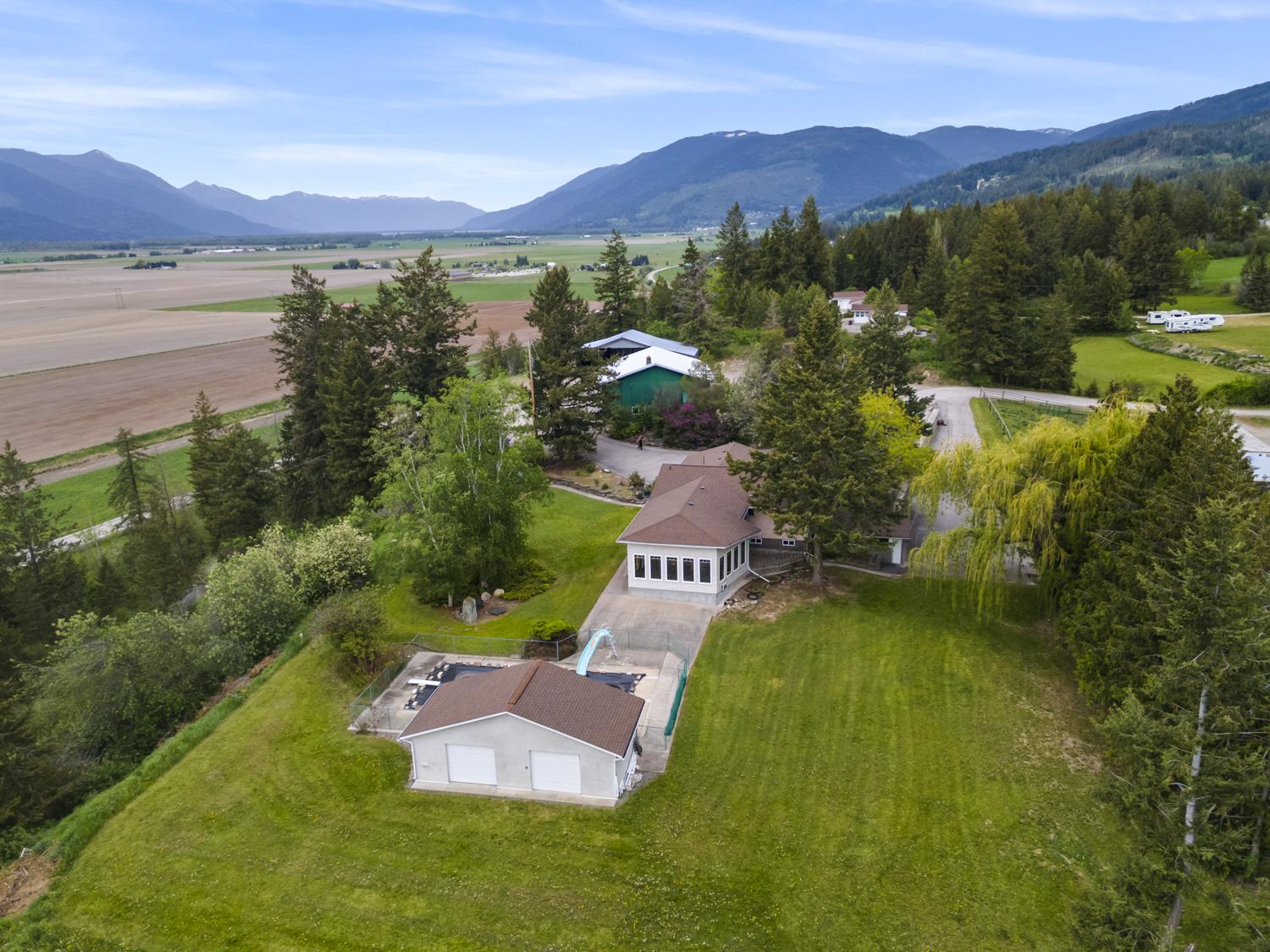 425 Ash Road, Creston, BC - Outdoor With View