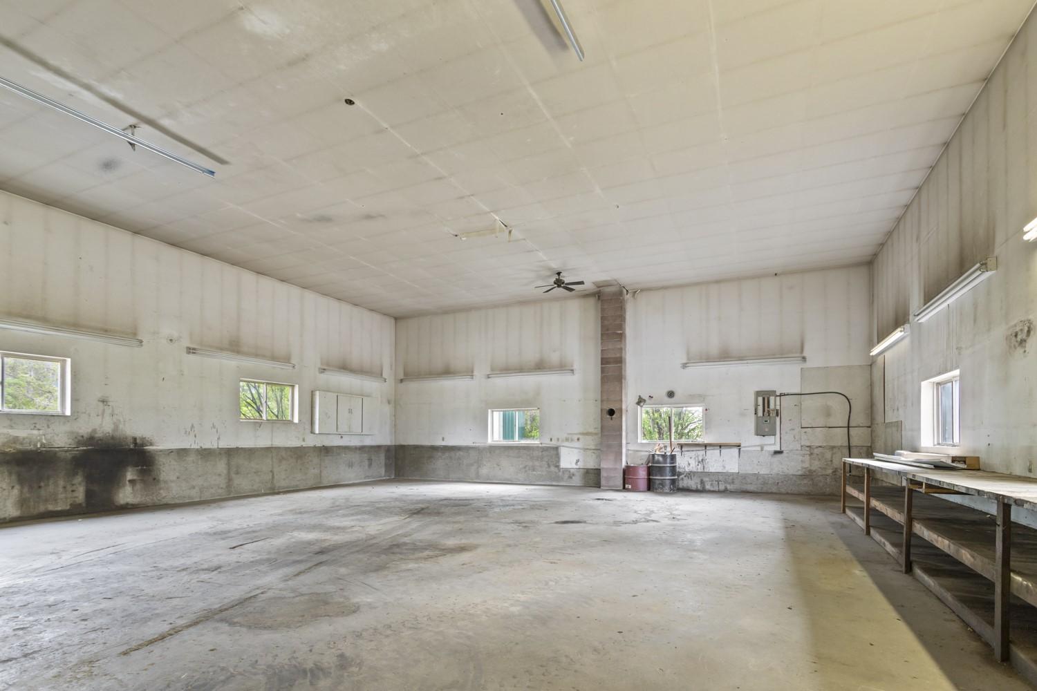 425 Ash Road, Creston, BC - Indoor Photo Showing Garage