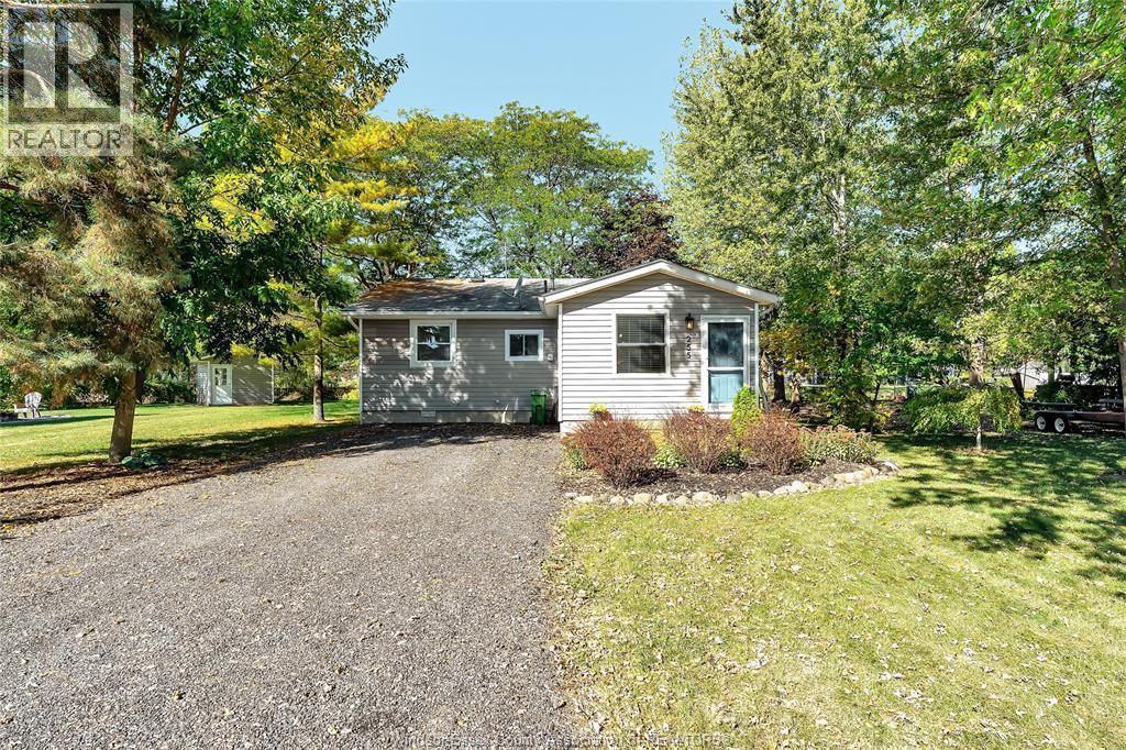 255 Edward Road, Lakeshore, ON - Outdoor