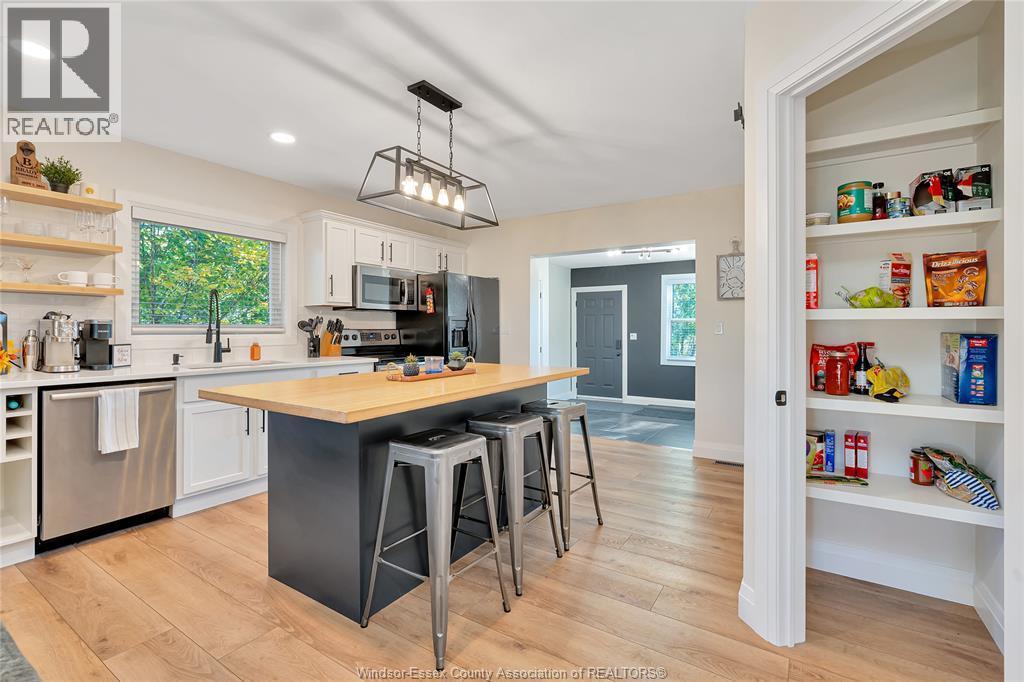 255 Edward Road, Lakeshore, ON - Indoor Photo Showing Kitchen