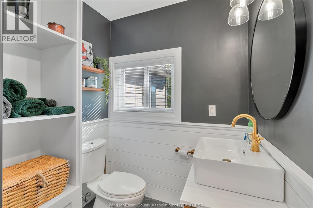 255 Edward Road, Lakeshore, ON - Indoor Photo Showing Bathroom