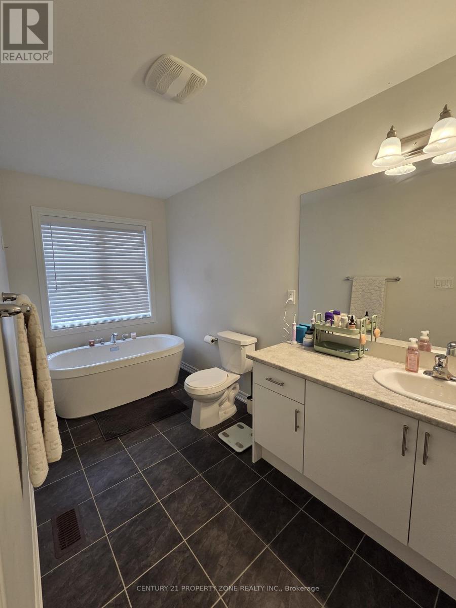 258 Okanagan Path, Oshawa, ON - Indoor Photo Showing Bathroom
