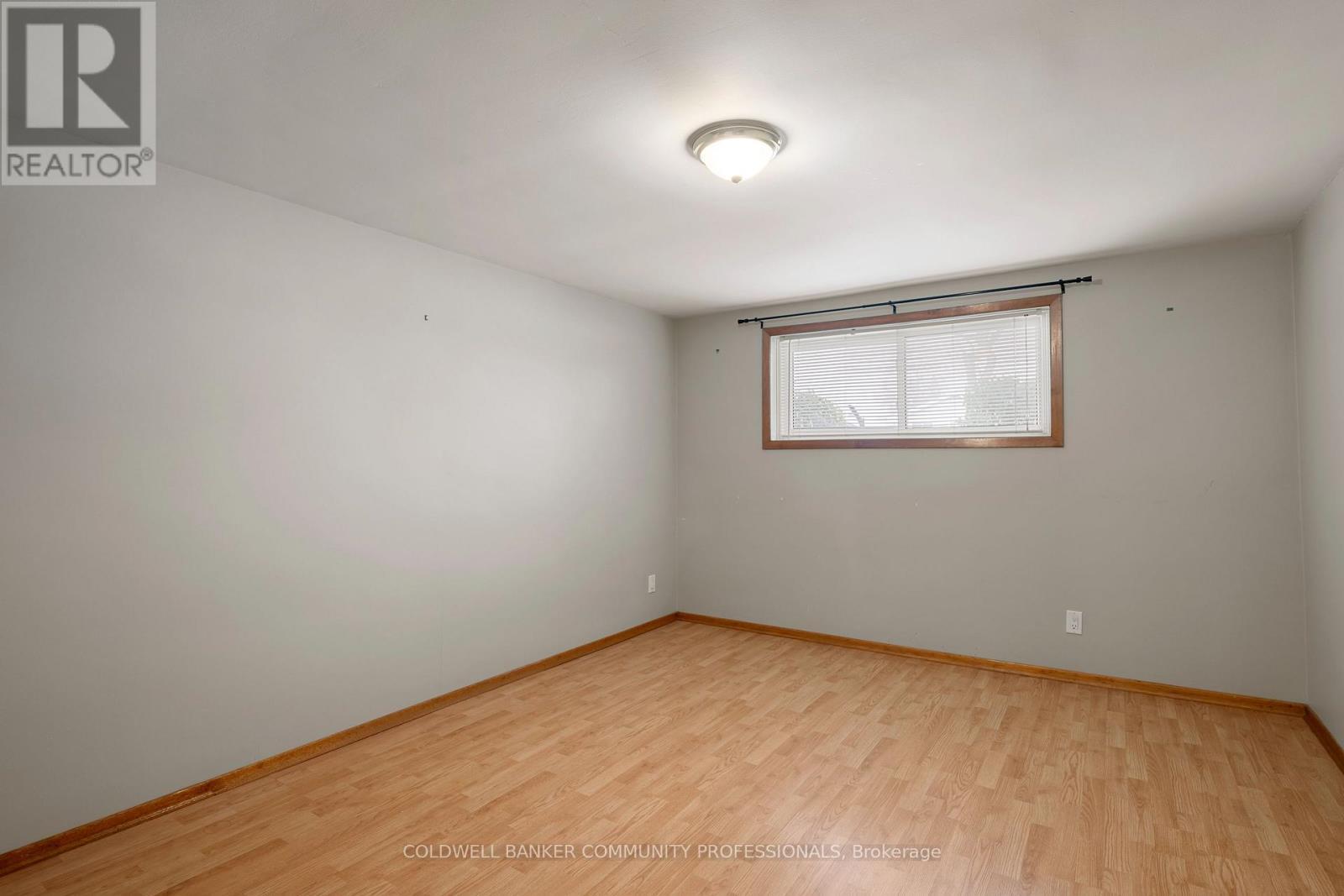 401 Mohawk Road W, Hamilton, ON - Indoor Photo Showing Other Room