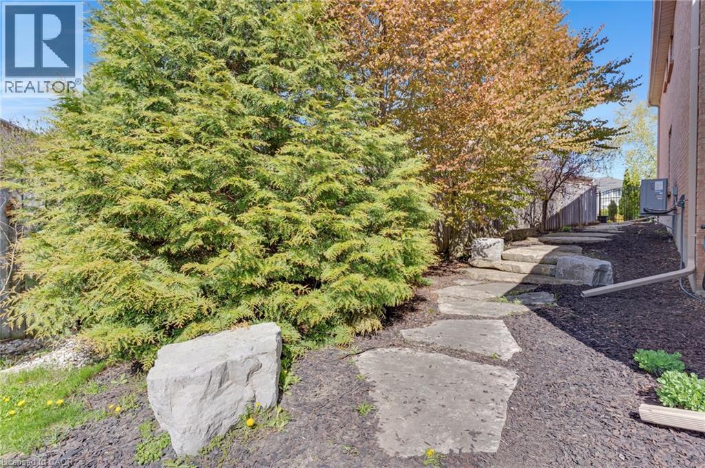 667 Burnett Avenue, Cambridge, ON - Outdoor