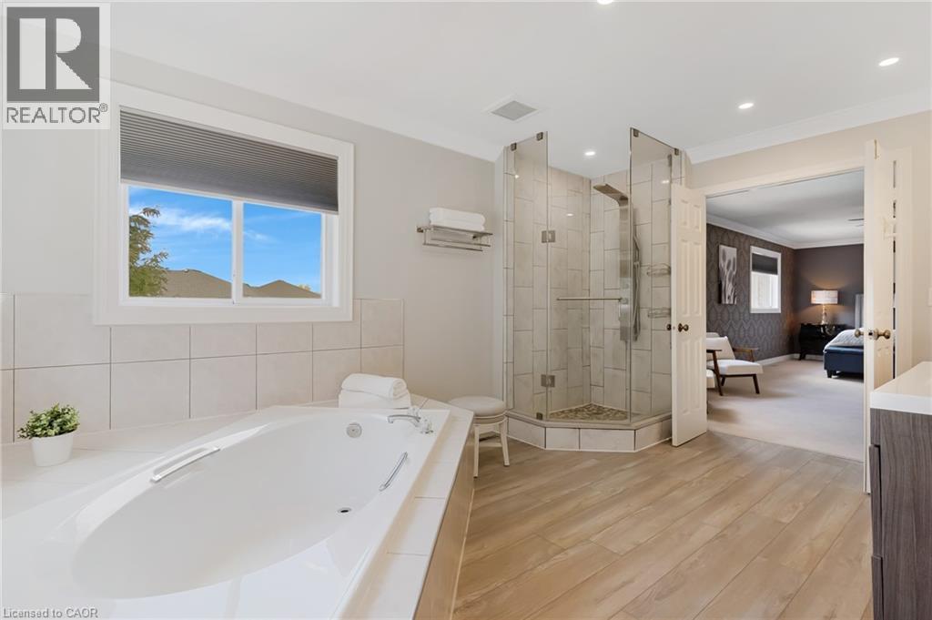 667 Burnett Avenue, Cambridge, ON - Indoor Photo Showing Bathroom