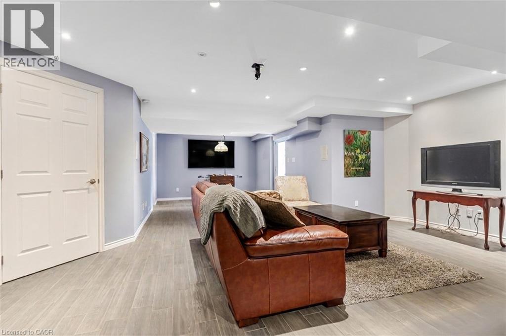 667 Burnett Avenue, Cambridge, ON - Indoor